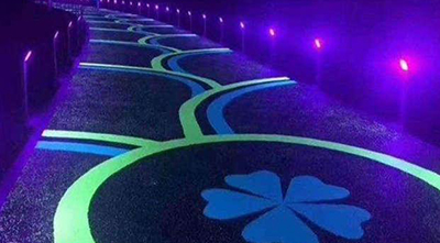 夜跑和夜晚出行者的福音-熒光路面