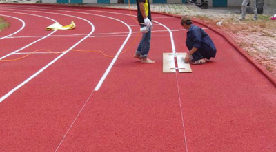 塑膠跑道與橡膠跑道有什么區(qū)別？