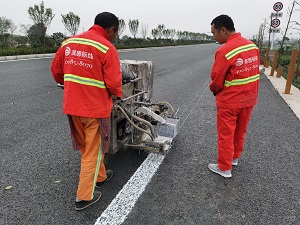 結構型雙組份標線（雨夜標線）