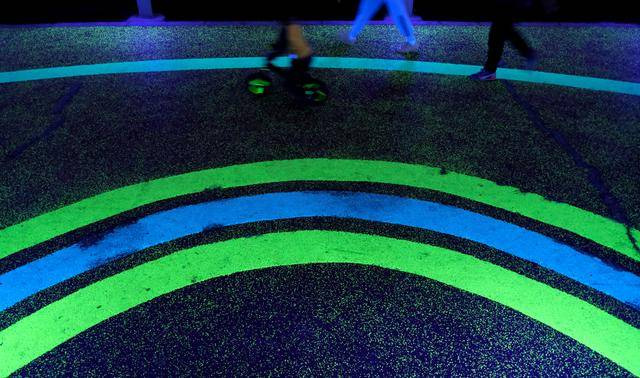 熒光標線,夜光跑道