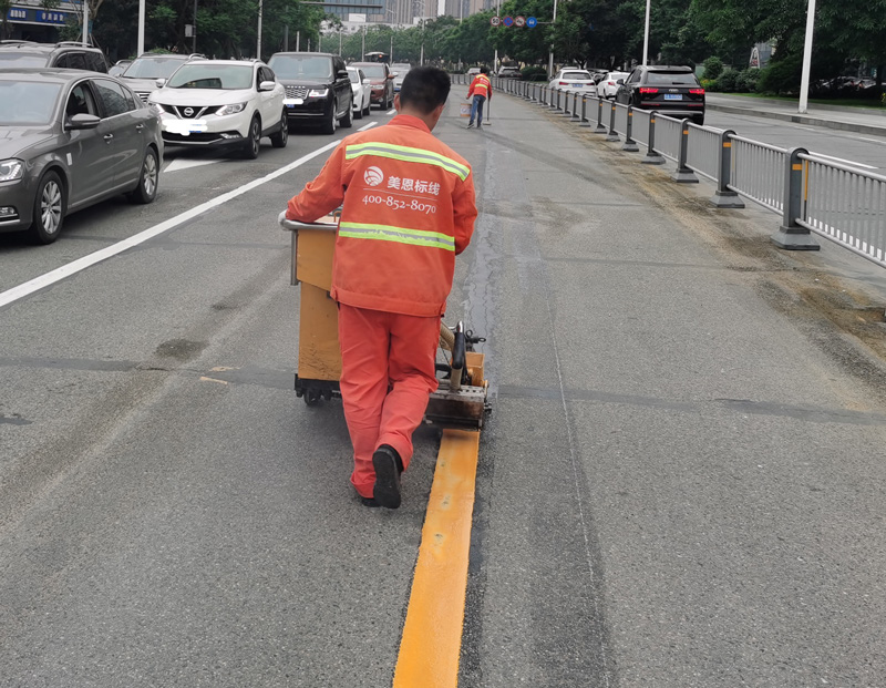 熱熔標線施工