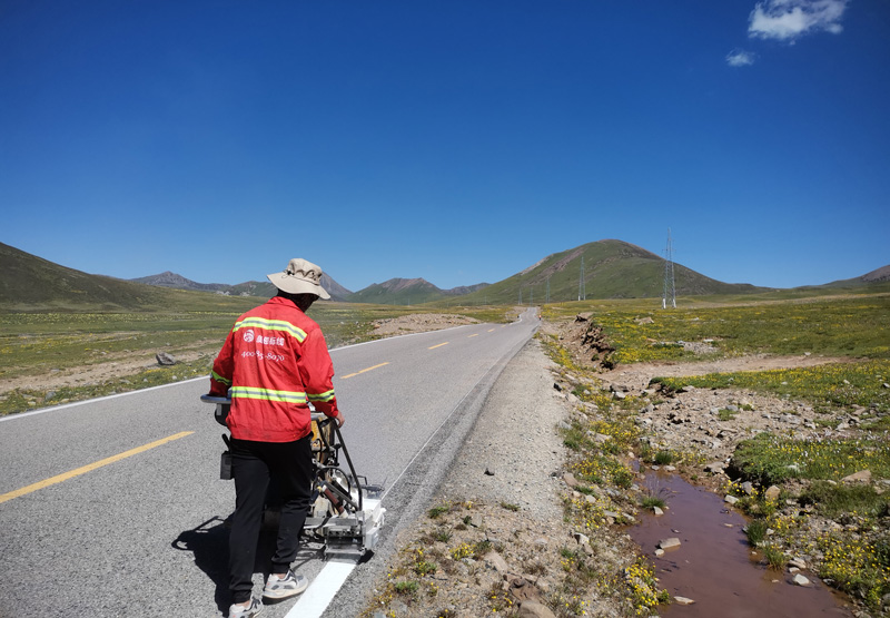 熱熔標(biāo)線施工