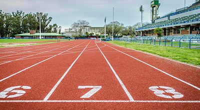 學(xué)校塑膠跑道施工有哪些注意事項(xiàng)？