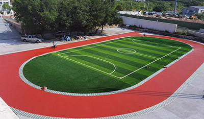 400米學(xué)校塑膠跑道造價多少？